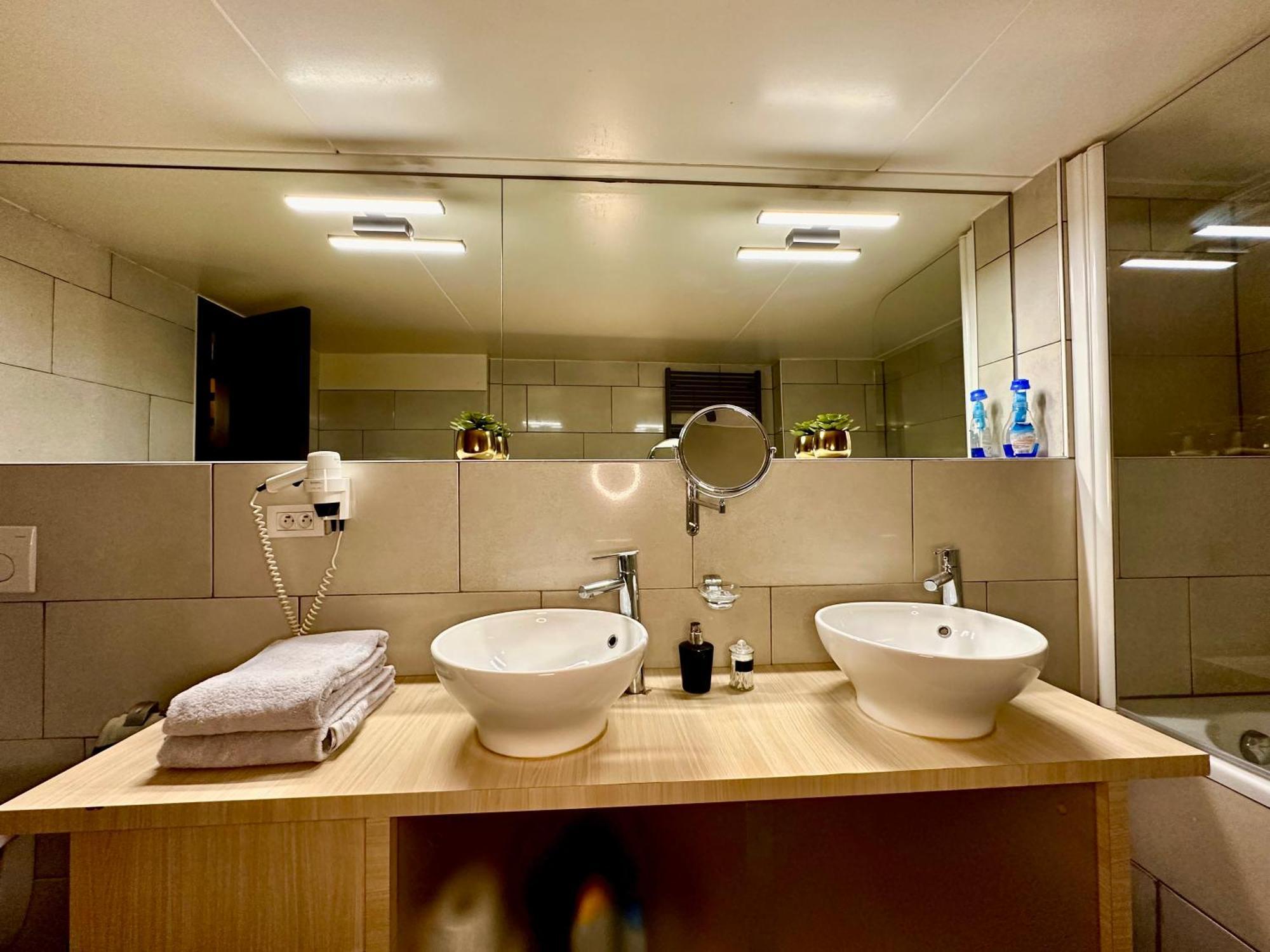 אנטוורפן Luxury Suites Castel By Rikas Hotels מראה חיצוני תמונה
