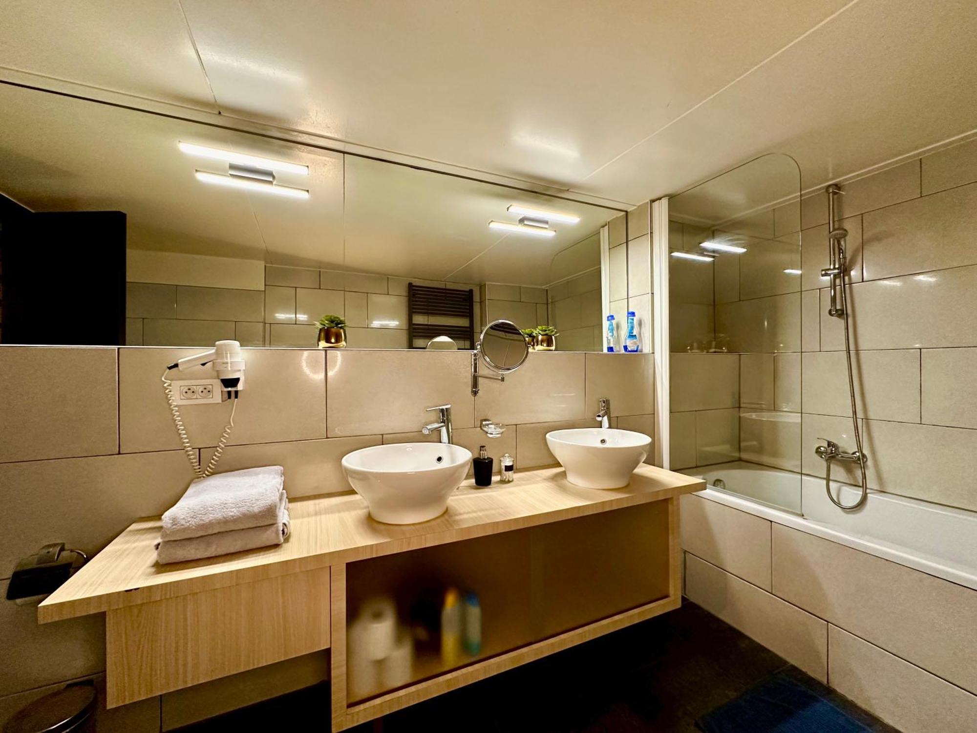 אנטוורפן Luxury Suites Castel By Rikas Hotels מראה חיצוני תמונה